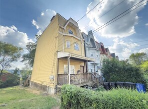 Building Photo - 242 Ophelia St