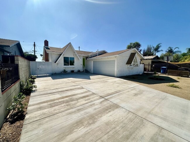 Building Photo - Beautifully Remodeled 3-Bed, 2-Bath Home i...