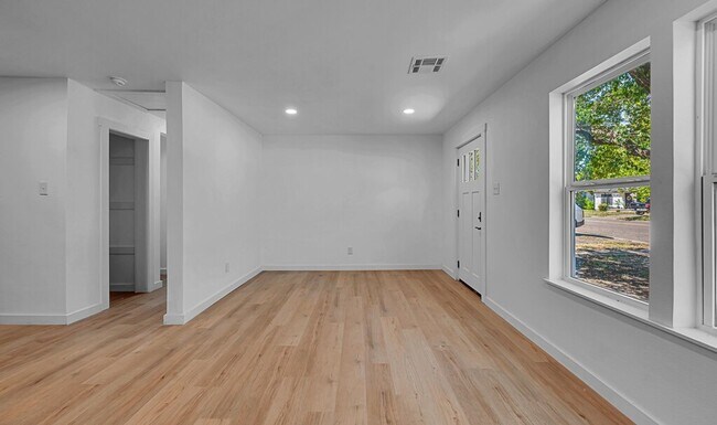 Building Photo - 3904 Speight Ave