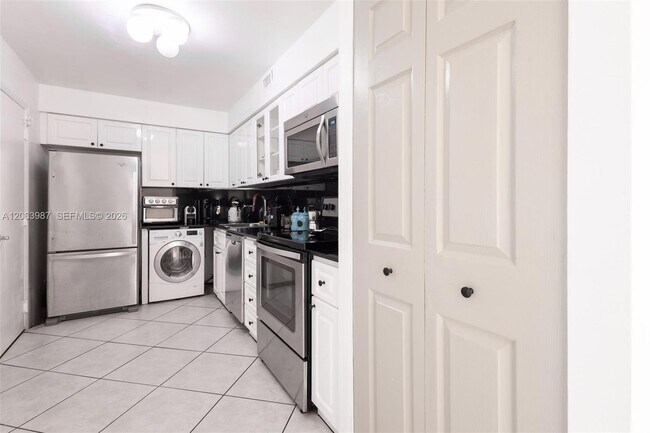 Building Photo - 6770 Indian Creek Dr