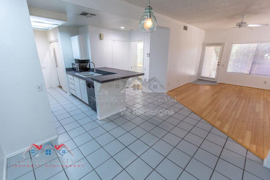 Building Photo - 2035 S Elm St