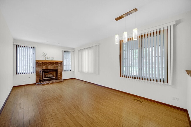 Building Photo - 1214 S Parkside Dr