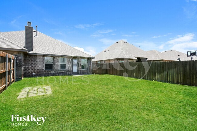 Building Photo - 1108 Colonial Dr