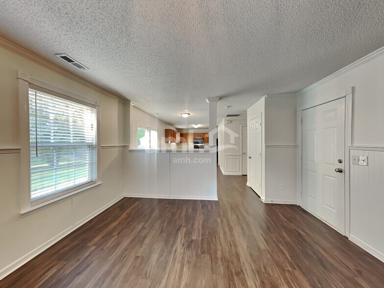Building Photo - 1003 Glen Hollow Dr
