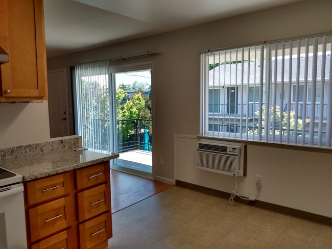 Building Photo - 2 bedroom Renovated unit. West San Jose- s...