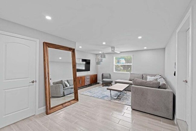 Building Photo - 2312 Spanish Trail