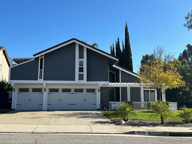 Primary Photo - Stunning 4+3 pool home in Agoura Hills -Co...