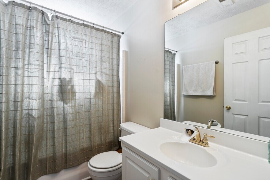 Building Photo - 2260 Winthrope Way Dr