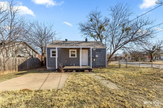 Building Photo - 2714 Sherman Rd