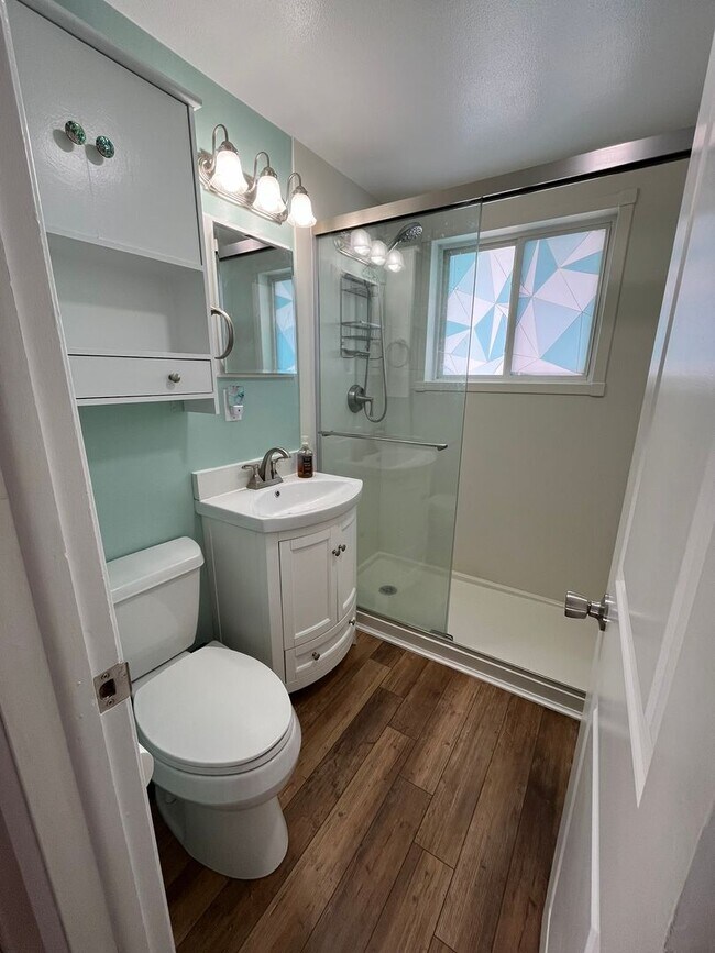 Building Photo - Cute 2 Bedroom Duplex in the Heart of Love...