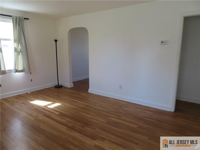Building Photo - 52 Avenel St