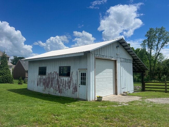 Building Photo - 172 Chester Stevens Rd