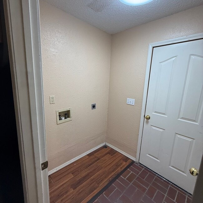 Building Photo - 2 bedroom 2 bath duplex in Nixa available now