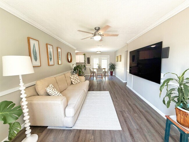 Building Photo - 307 Bellmar Ln