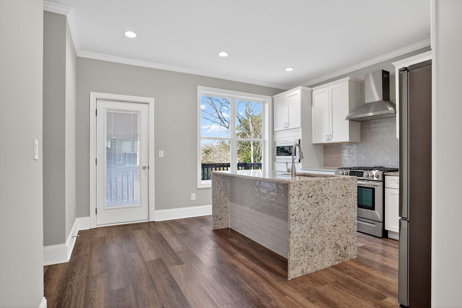 Building Photo - 166 Vanira Ave SE