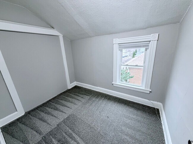 Building Photo - 169 Sherburne Ave