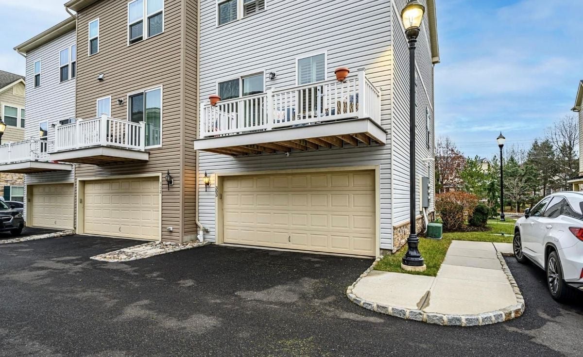 Building Photo - 303 Bayside Ct