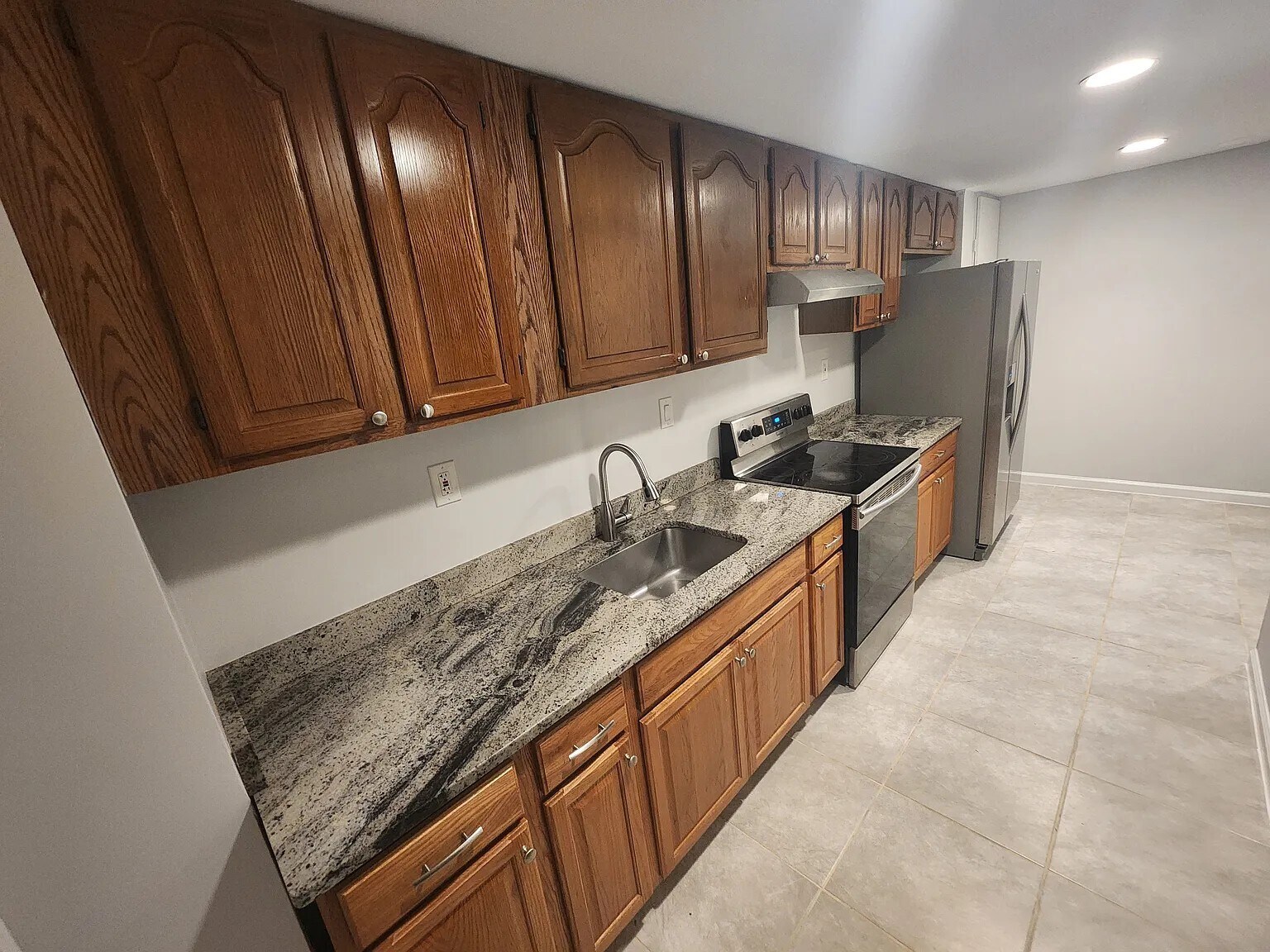 Building Photo - 721 Symphony Woods Dr