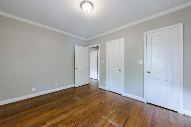 Building Photo - 2311 Pembrook Pl NE
