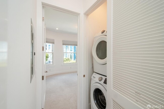 Building Photo - 60 Carmelita St