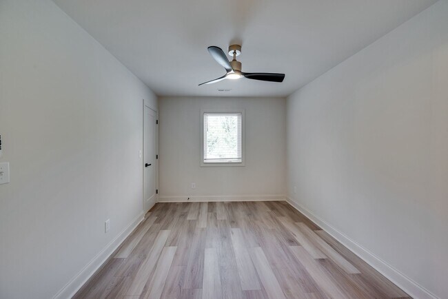 Building Photo - 2401 Inga St