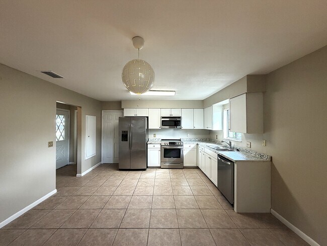 Building Photo - 232 Babson Dr