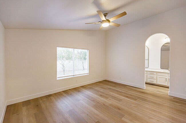 Building Photo - Stunning 3-bedroom One Story Home