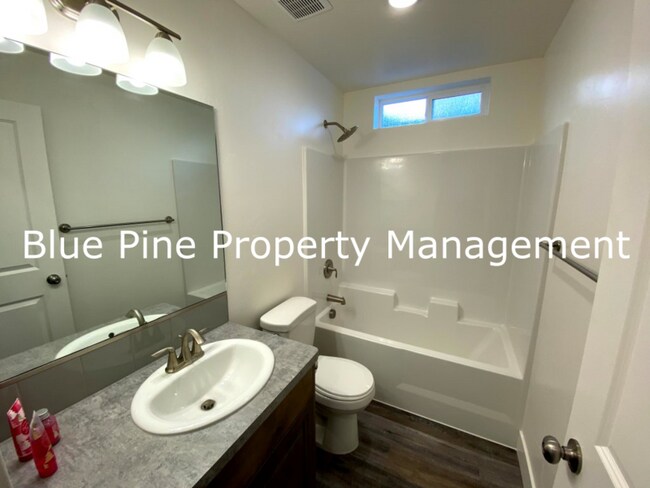 Building Photo - 1000 Sloane Way