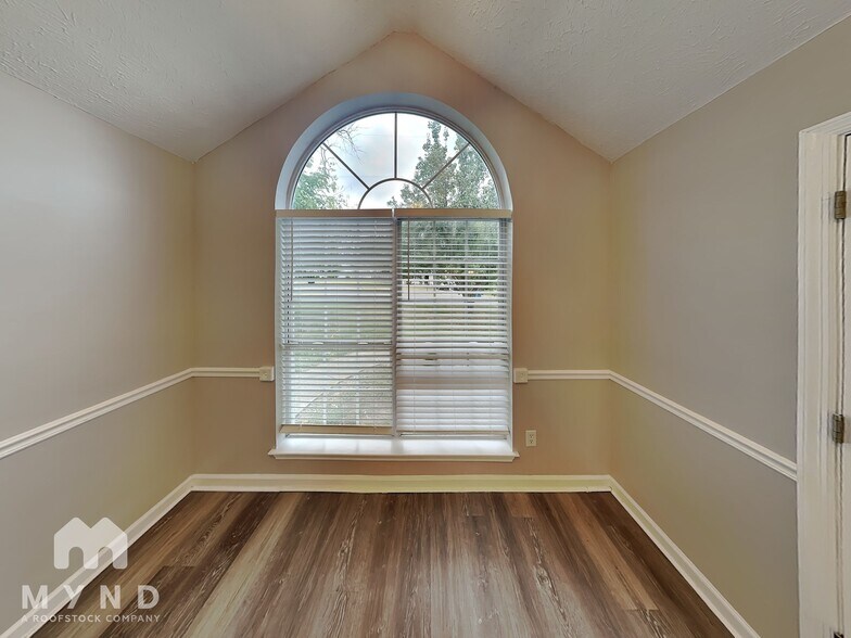 Building Photo - 308 Pine Ridge Ln