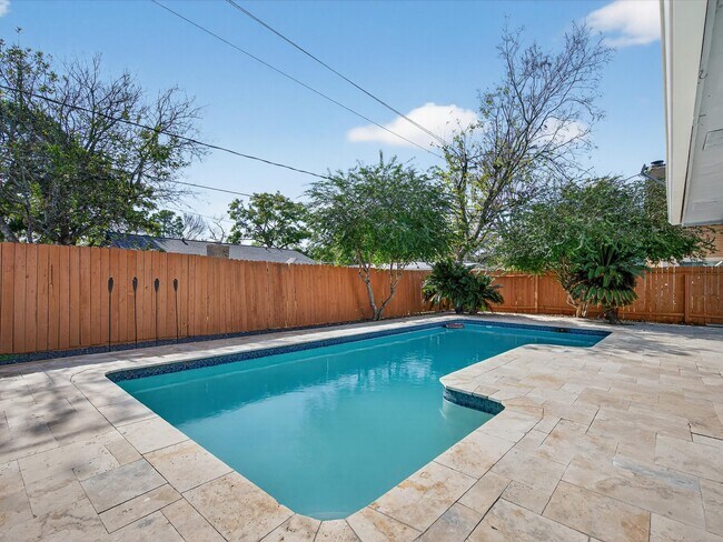 Building Photo - 1676 Beaconshire