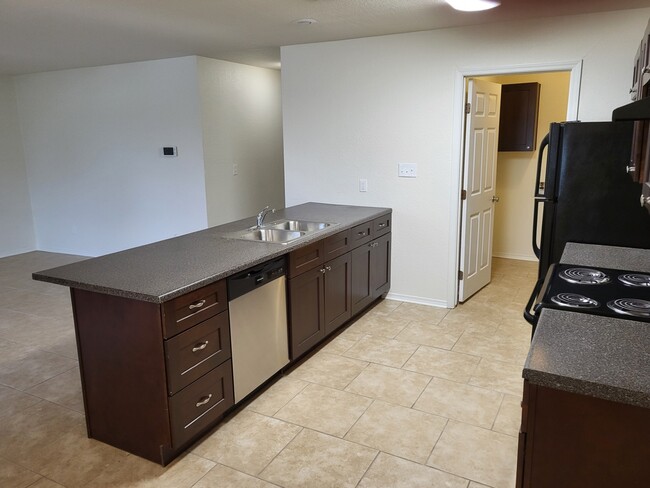 Building Photo - 1107 Hailey St