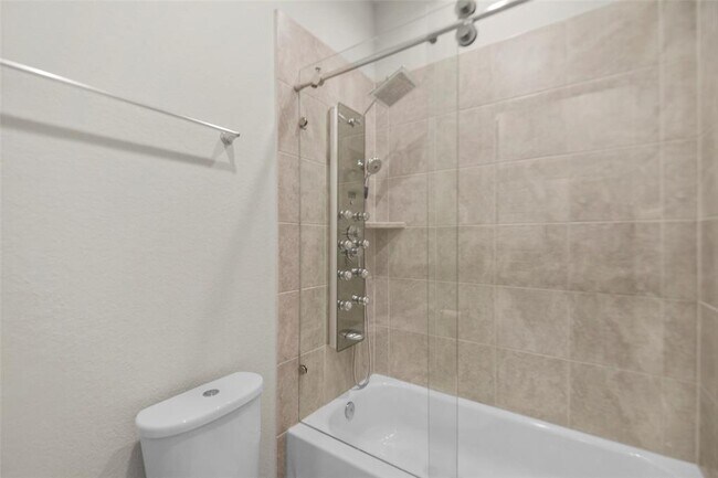 Building Photo - 9911 Brickhouse Dr