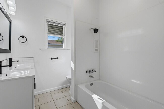 Building Photo - 420 E Speedway Blvd