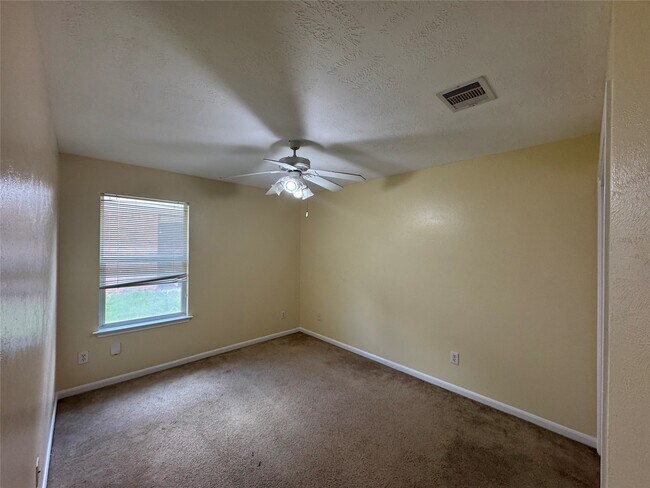 Building Photo - 20711 Sycamore Wood Dr