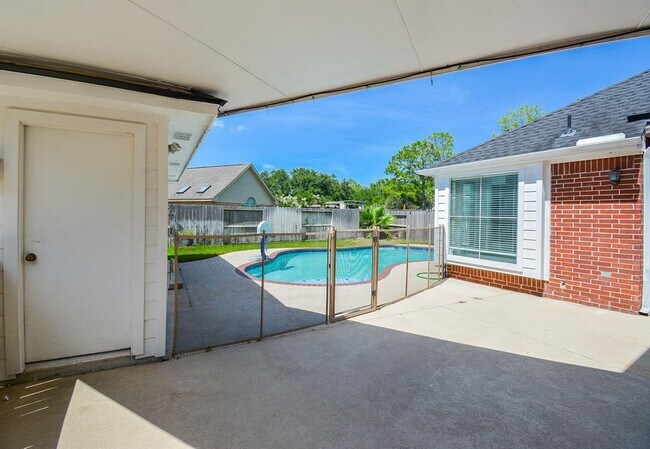 Building Photo - 623 Airybrook Ln