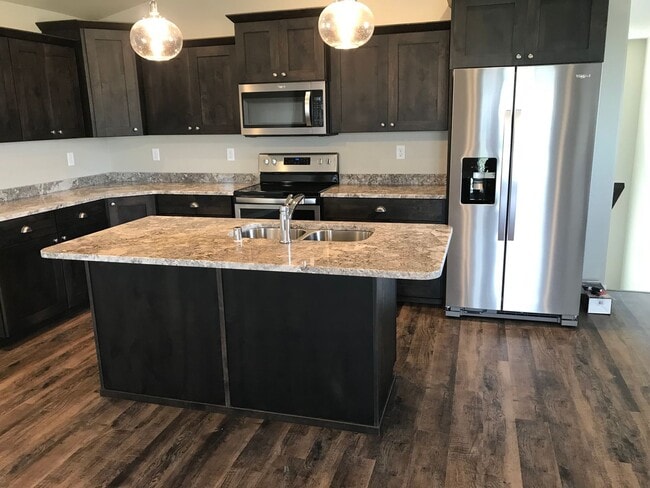 Building Photo - 4 bed 3 bath Single Family Home