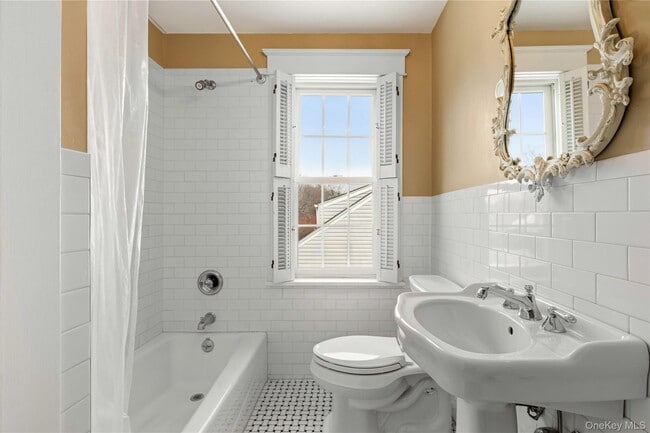 Building Photo - 47 Hillcrest Ave