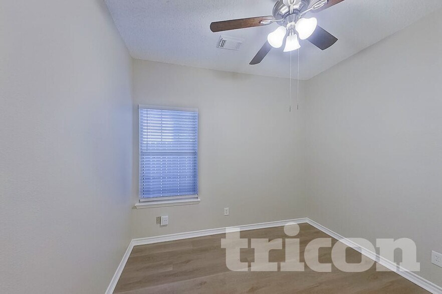 Building Photo - 10224 Long Rifle Dr