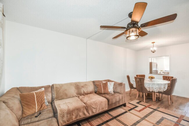 Building Photo - 9851 Sandalfoot Blvd