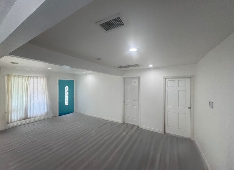 Building Photo - 3623 3rd Ave