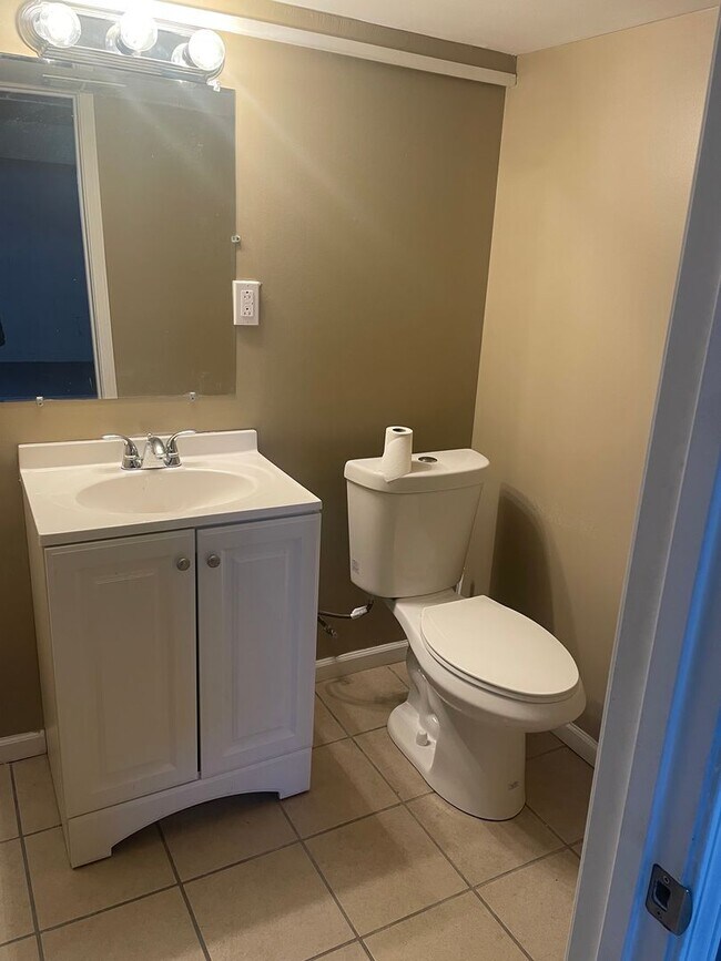 Building Photo - Brick Home with 2 Bathrooms