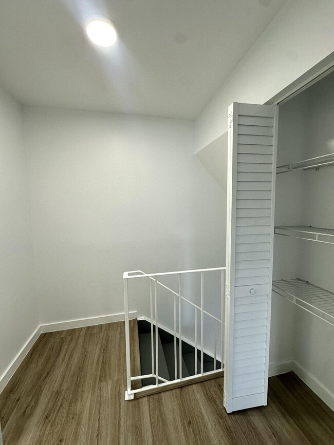 Building Photo - 906 E Tiffany Dr