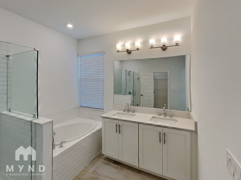 Building Photo - 1712 E Lambright St N