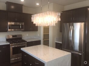 Building Photo - Gorgeous Townhouse - Built 2017 Southwest ...