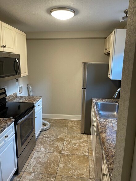 Kitchen - 211 Dublin Dr