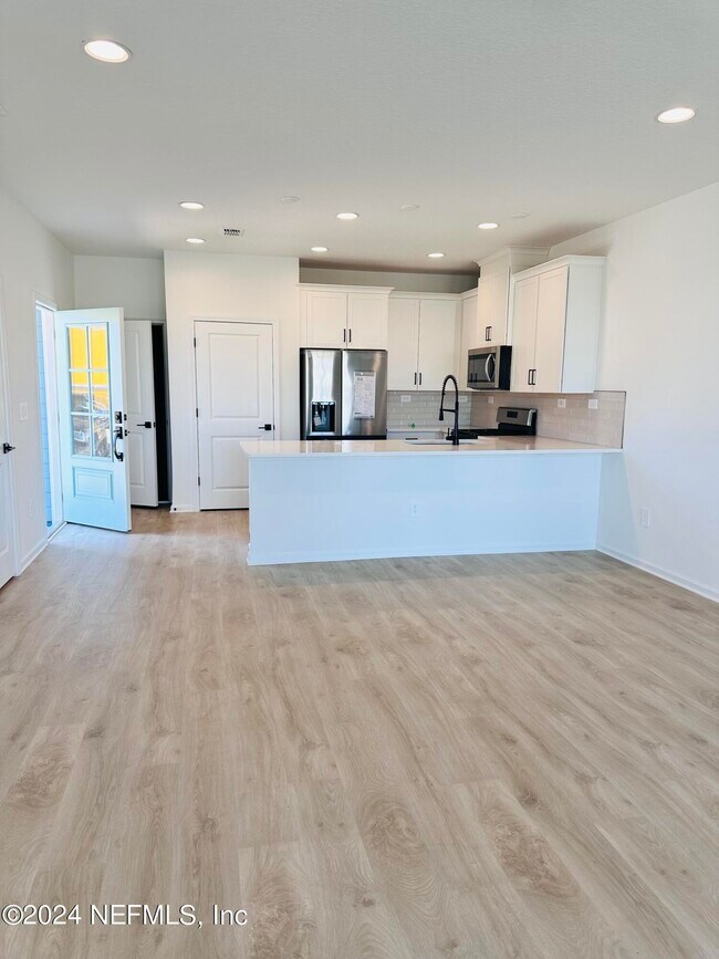 Building Photo - 18 Mellowood Ln