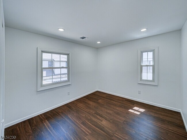 Building Photo - 217 Heywood Ave