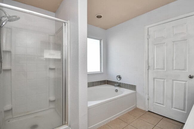 Building Photo - 1118 Desert Palms Ln