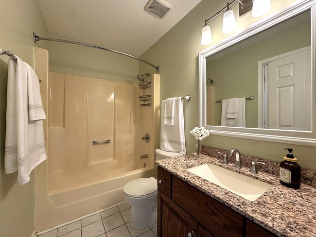 Building Photo - 1142 Greensfield Dr
