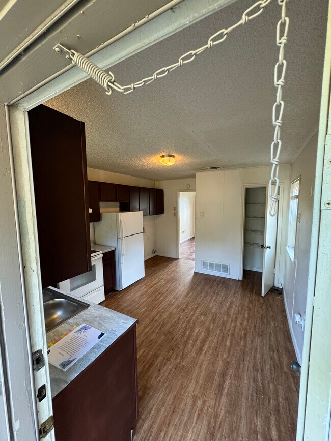 Building Photo - 807 N 3rd St